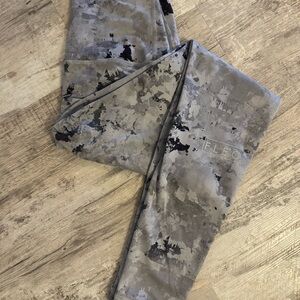 Fleo Gray Camo Leggings Size Small